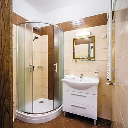 Hotell Koevesteto Hosszuheteny
