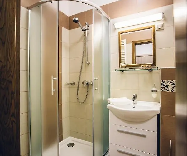 Hotell Koevesteto Hosszuheteny